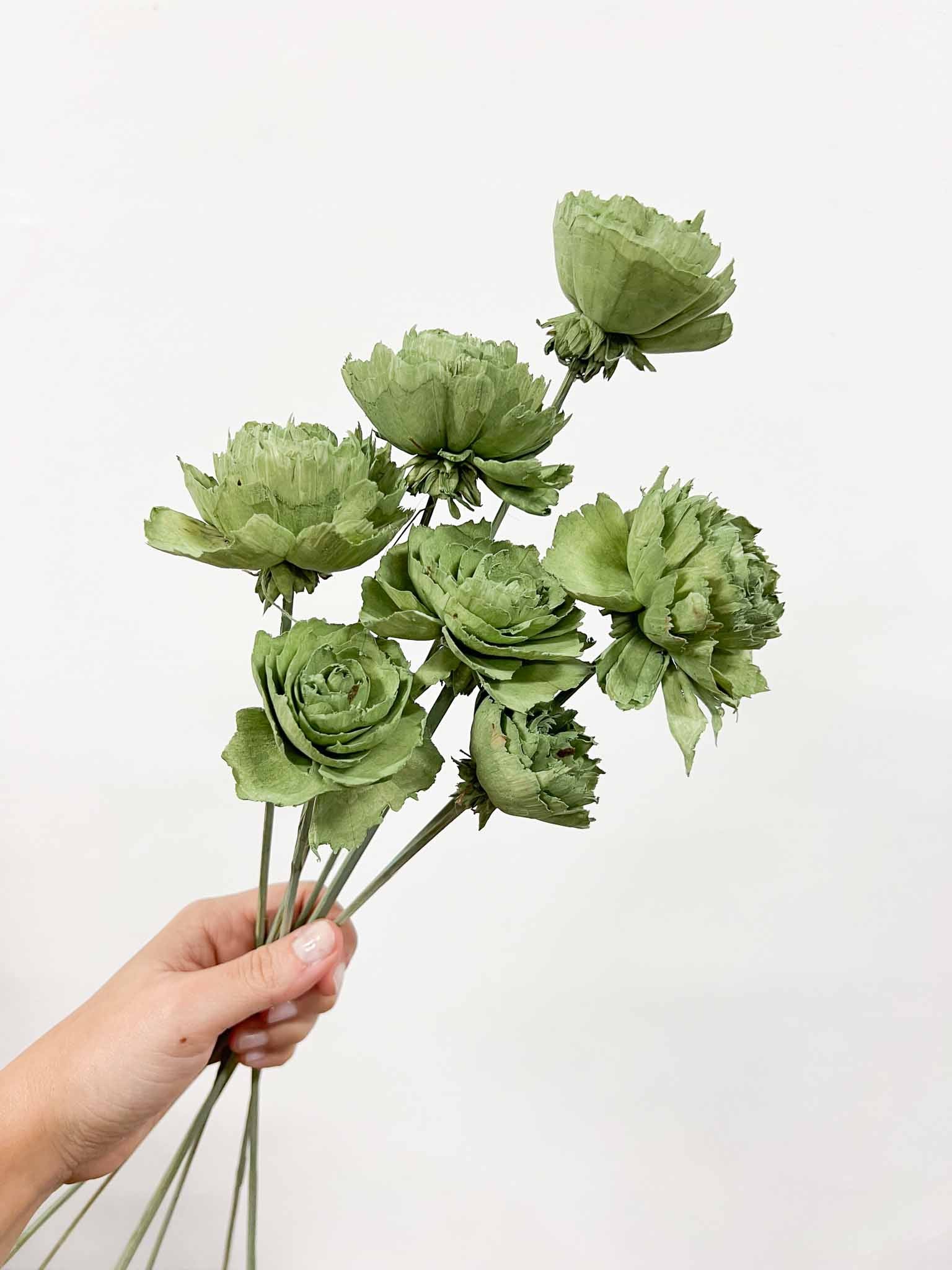 OLGA » Bouquet of green artificial Roses made from manioc fiber