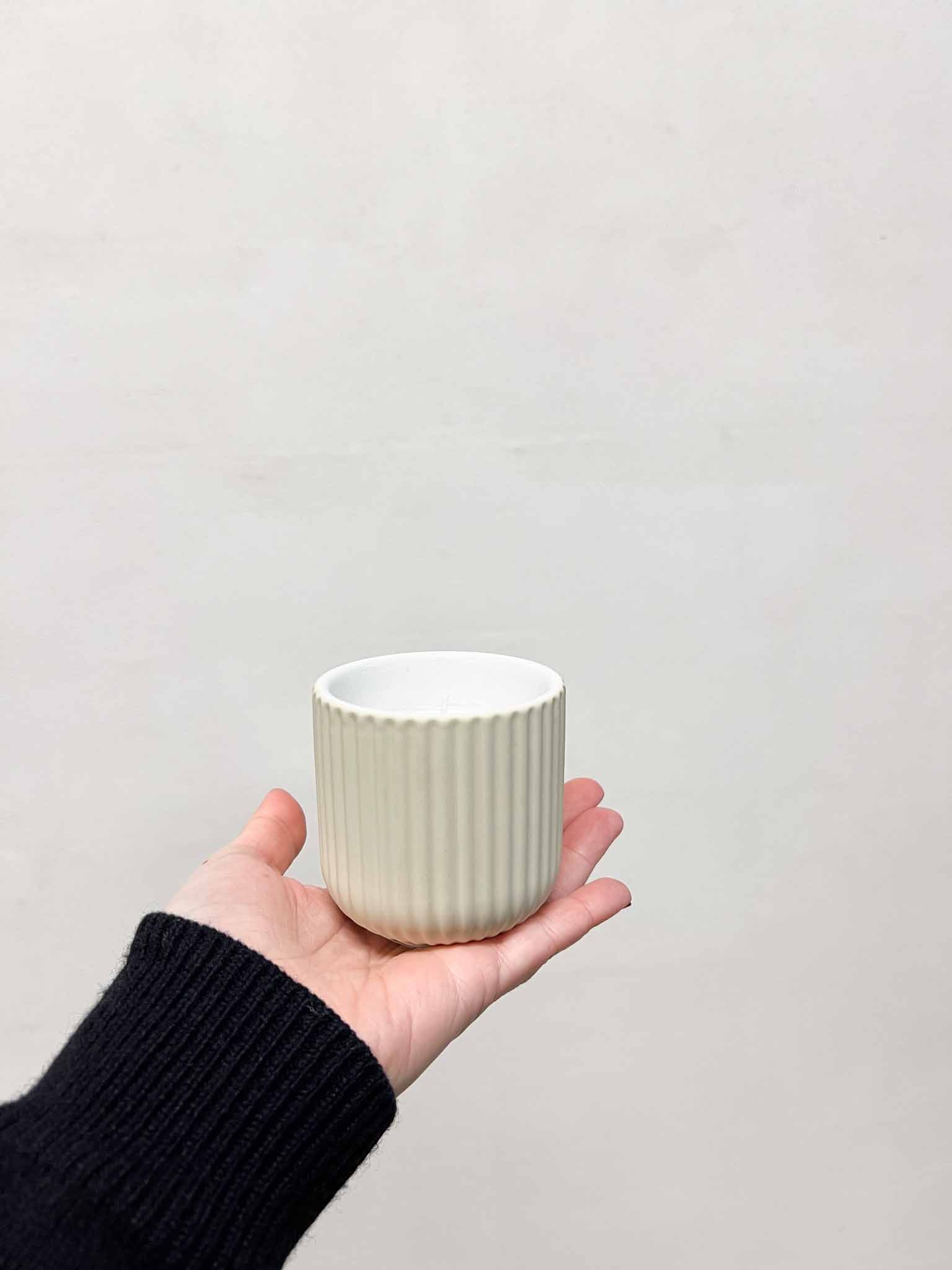 HAILA » Candela profumata avorio con contenitore in ceramica - 8cm - Bloomoon