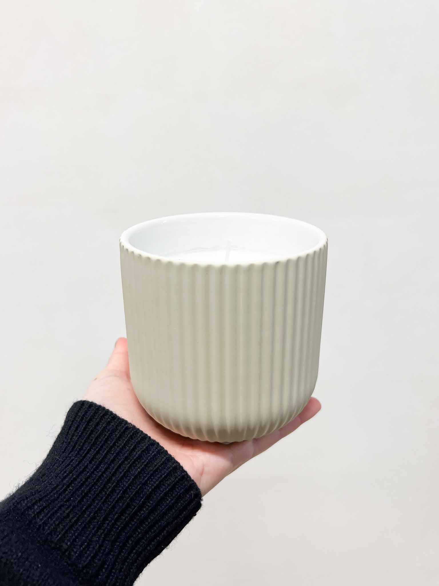 JAEL » Candela profumata avorio con contenitore in ceramica - 11cm - Bloomoon