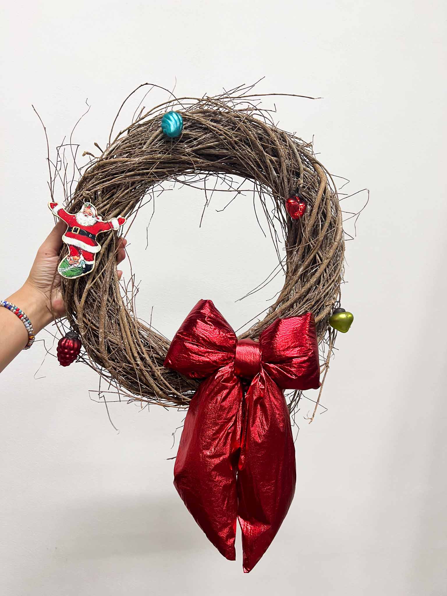 CLAUS » Hanging wreath decorated with charms and a bow ⌀ 40 cm