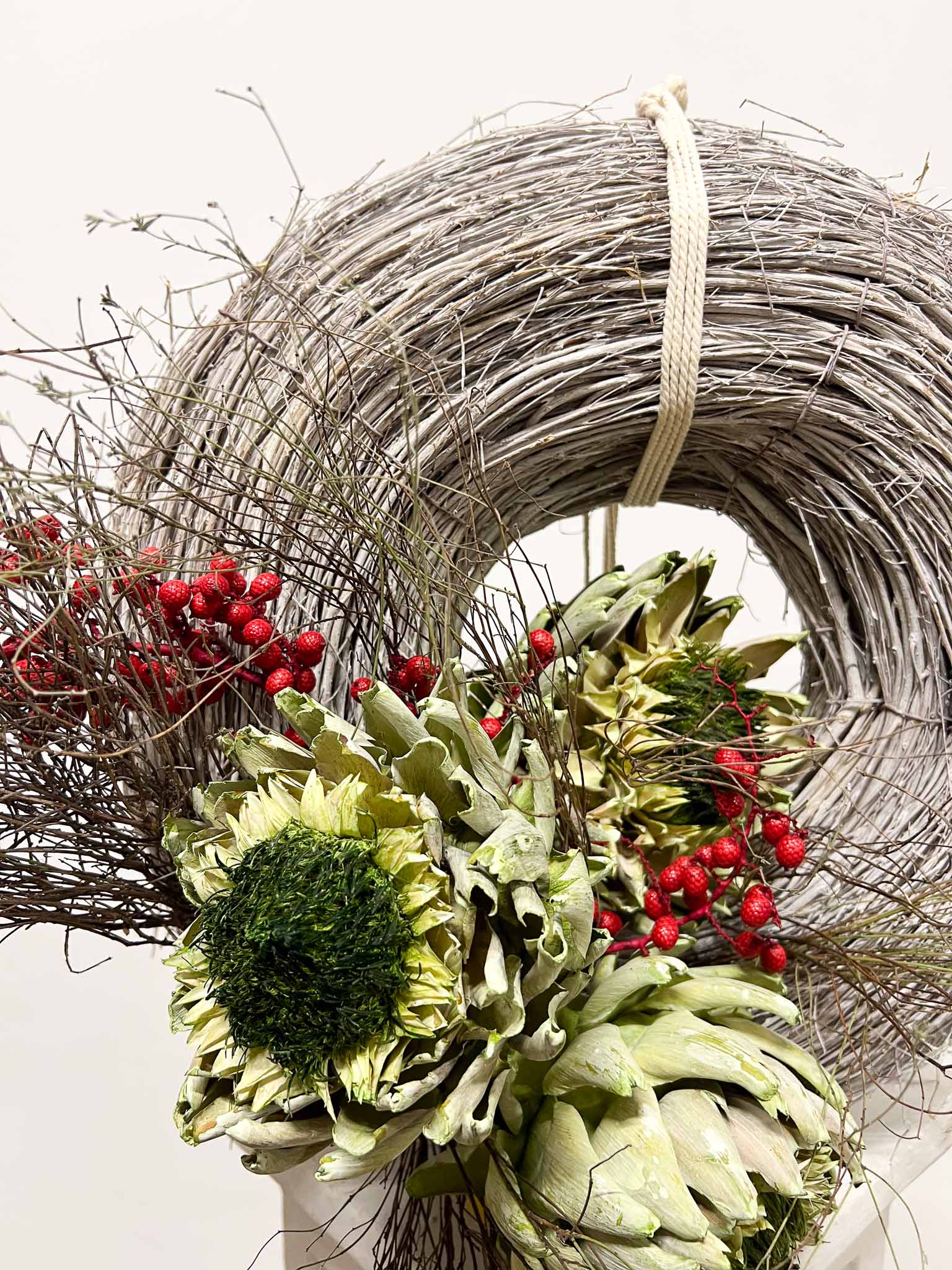 NOOR » Natural snowy decorative hanging Wreath ⌀ 45 cm