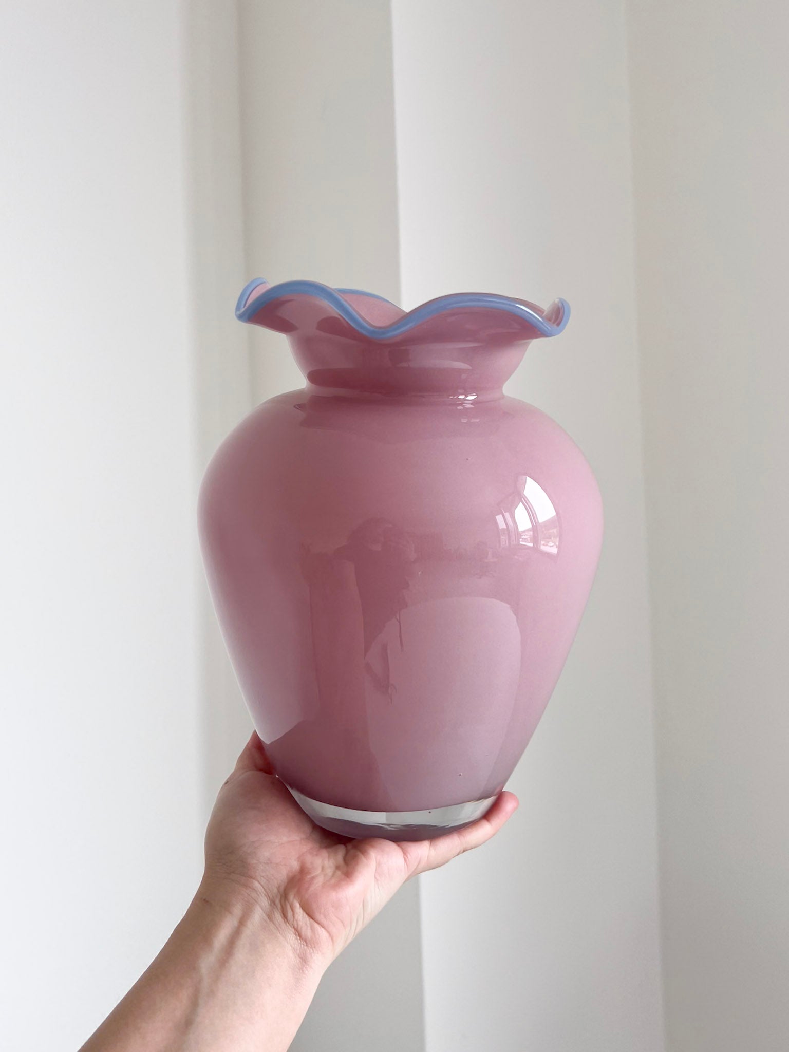 BON BON » Vaso rosa di vetro rosa con bordino celeste H25cm