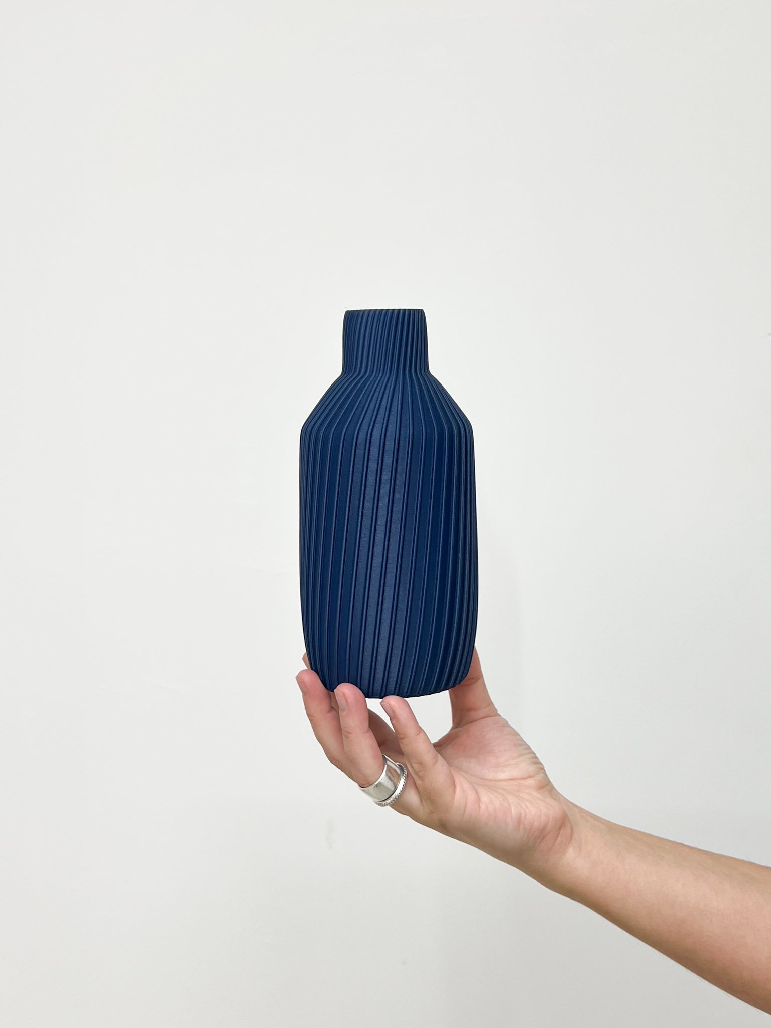 LIAM » Vase en bioplastique bleu nuit - 20 cm