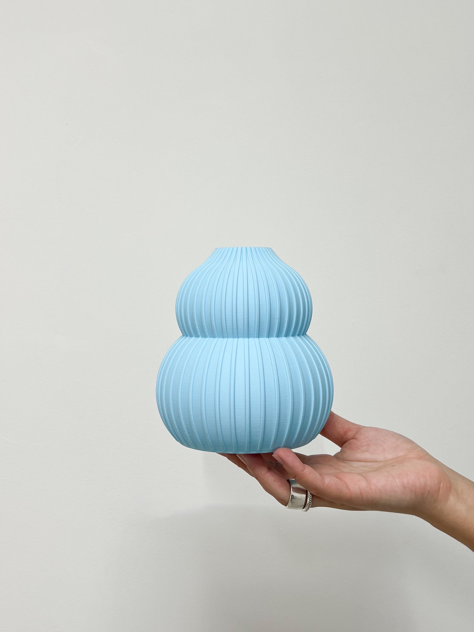 BABILA » Vase en bioplastique bleu glace - 15 cm