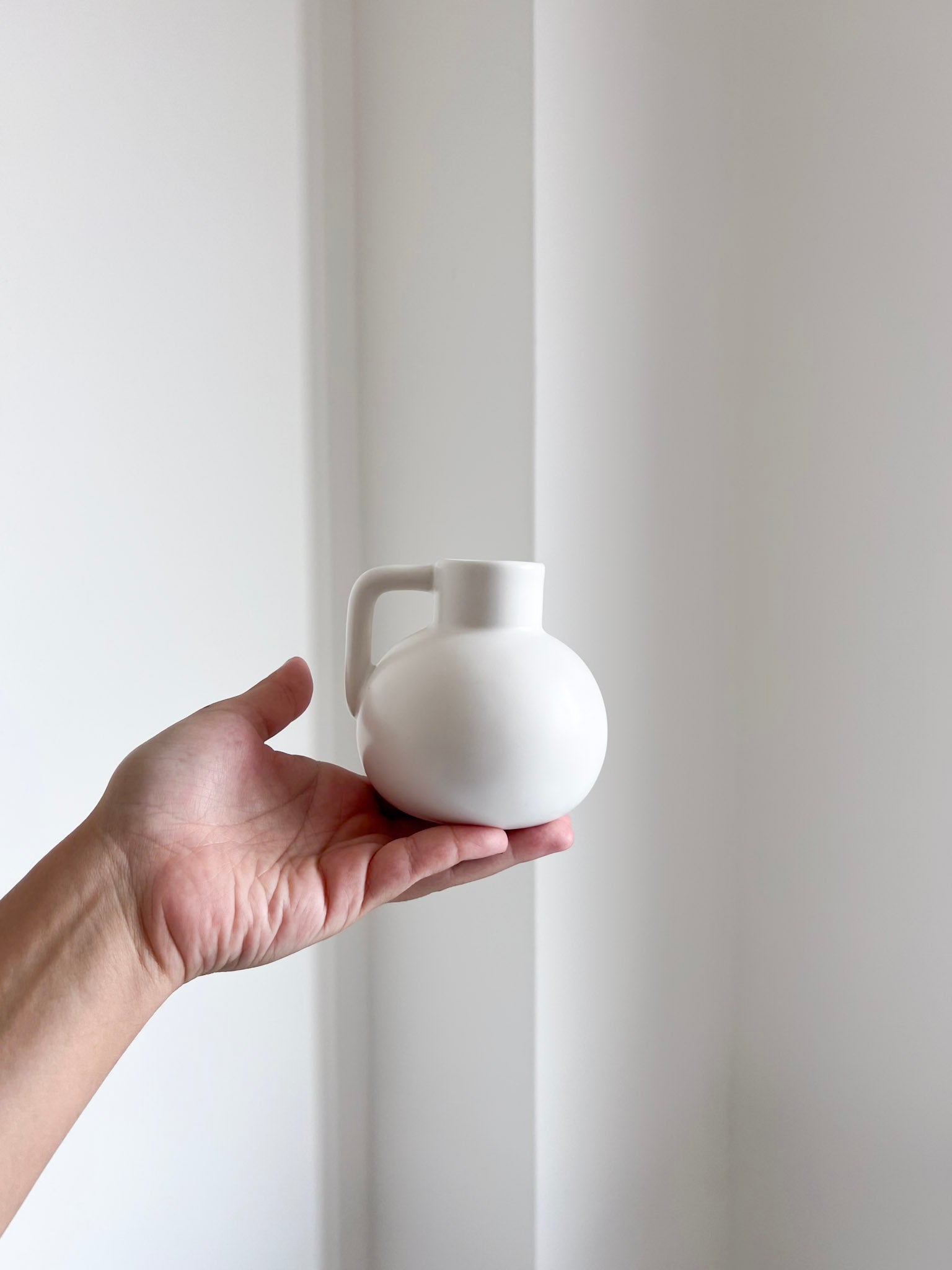 ELSY » Piccolo vasetto caraffa di ceramica bianca H10cm