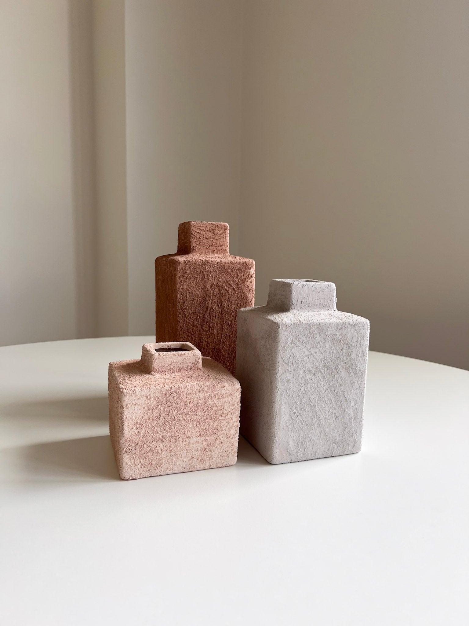 GERD » Set 3 Vasi Decorativi quadrati dai Toni Caldi della Terra e Tortora
