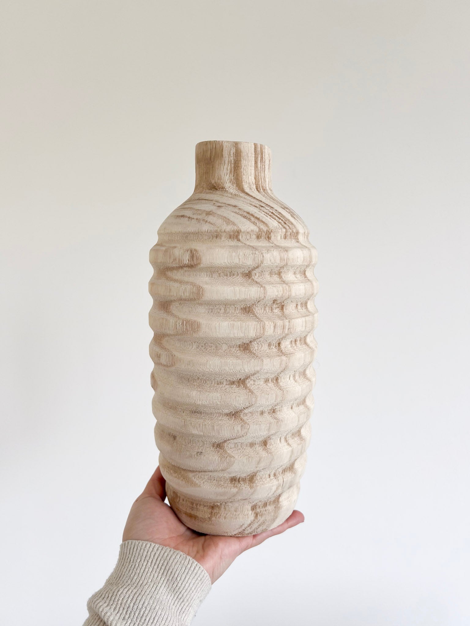 HASHLY » Vaso in legno con scanalature