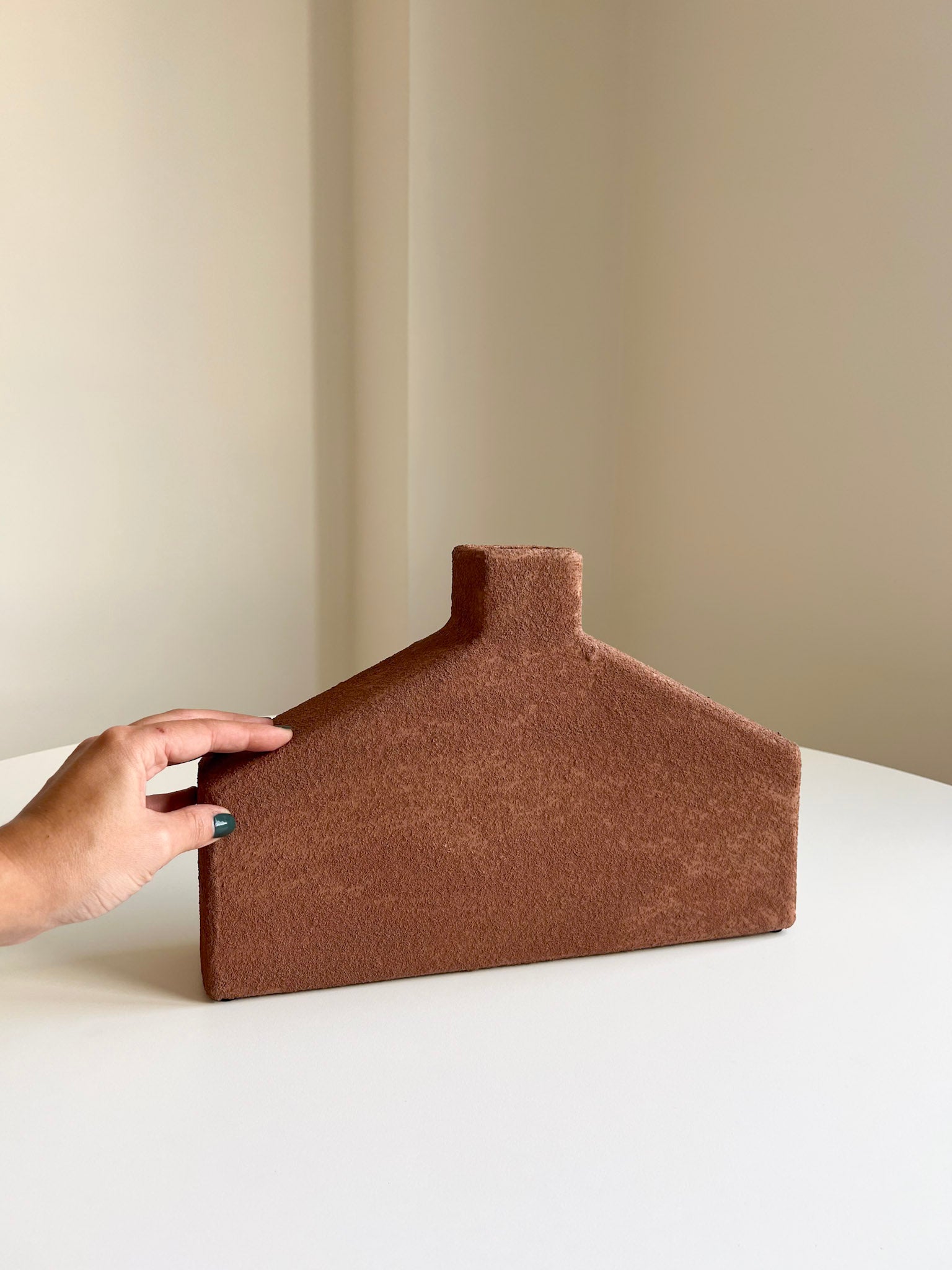 HELMUT » Vaso irregolare materico color terracotta