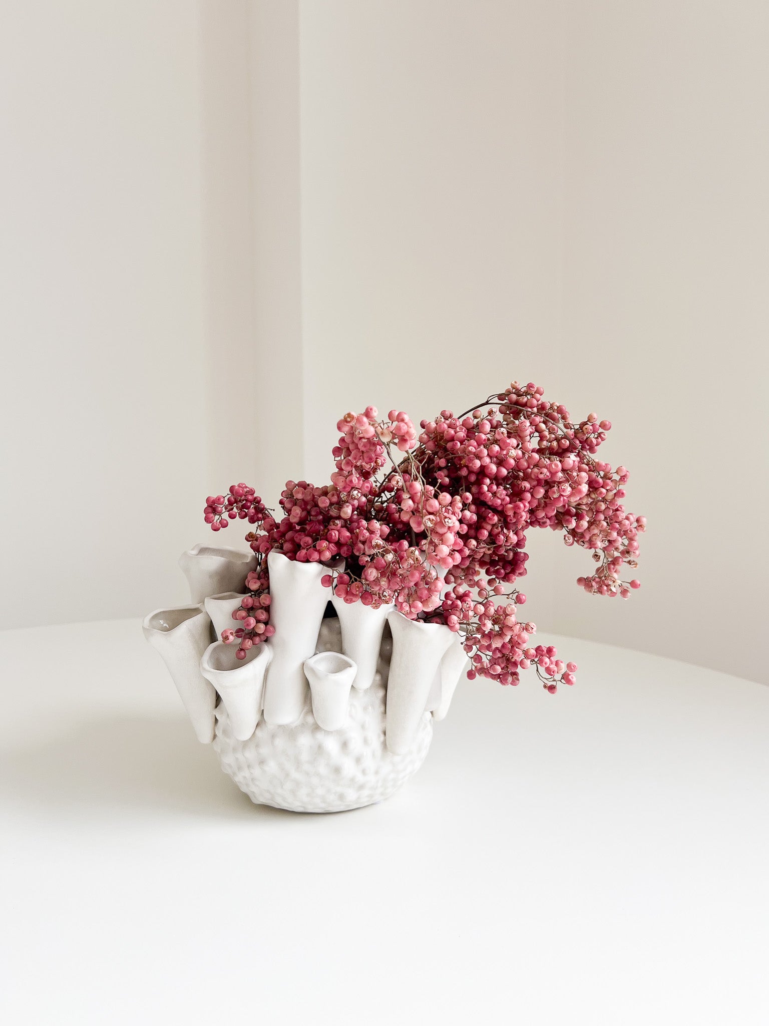 IKUSO » Vase en céramique texturé organique H15,5