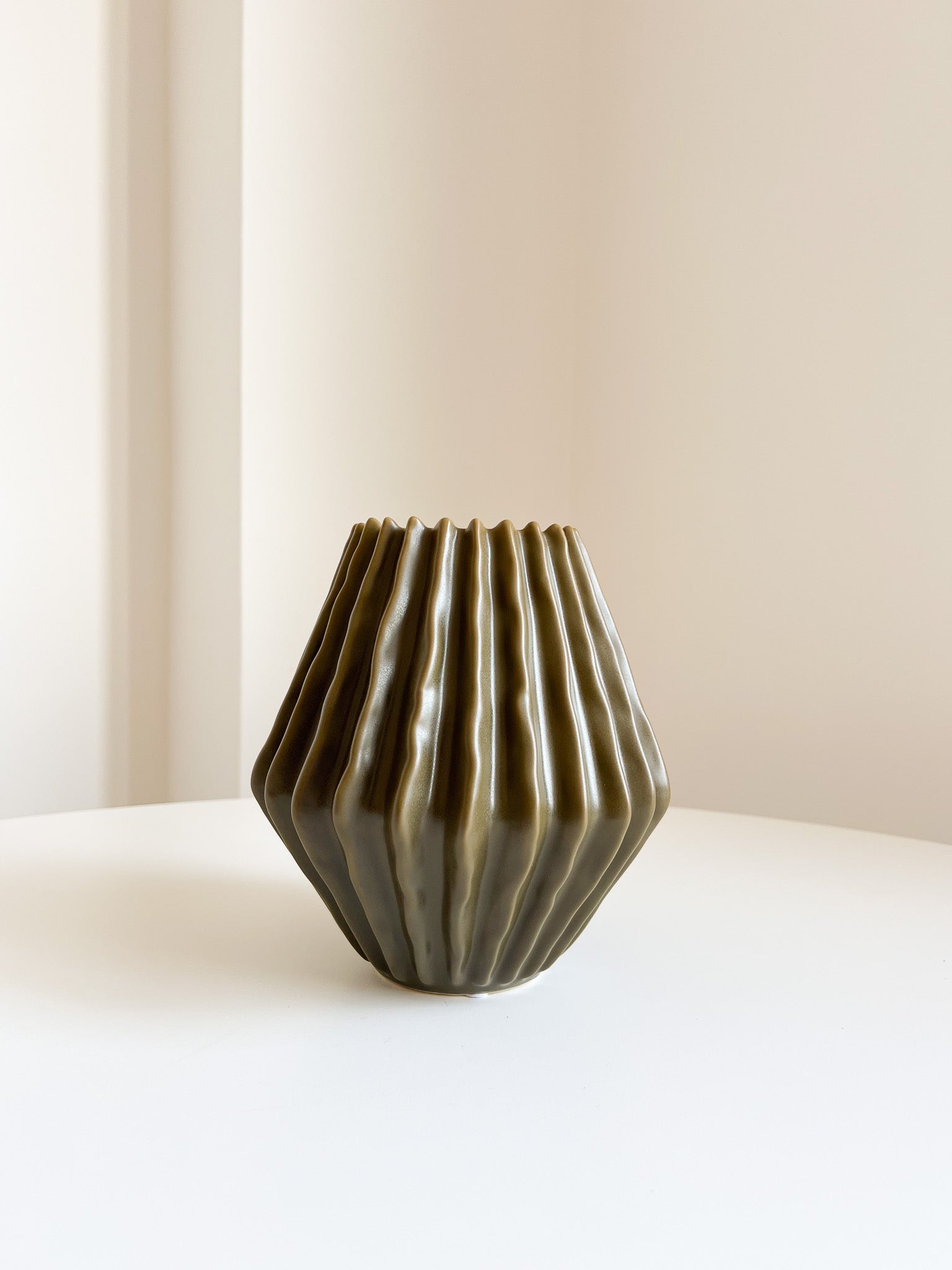 JAFAR » Vaso plissettato verde oliva