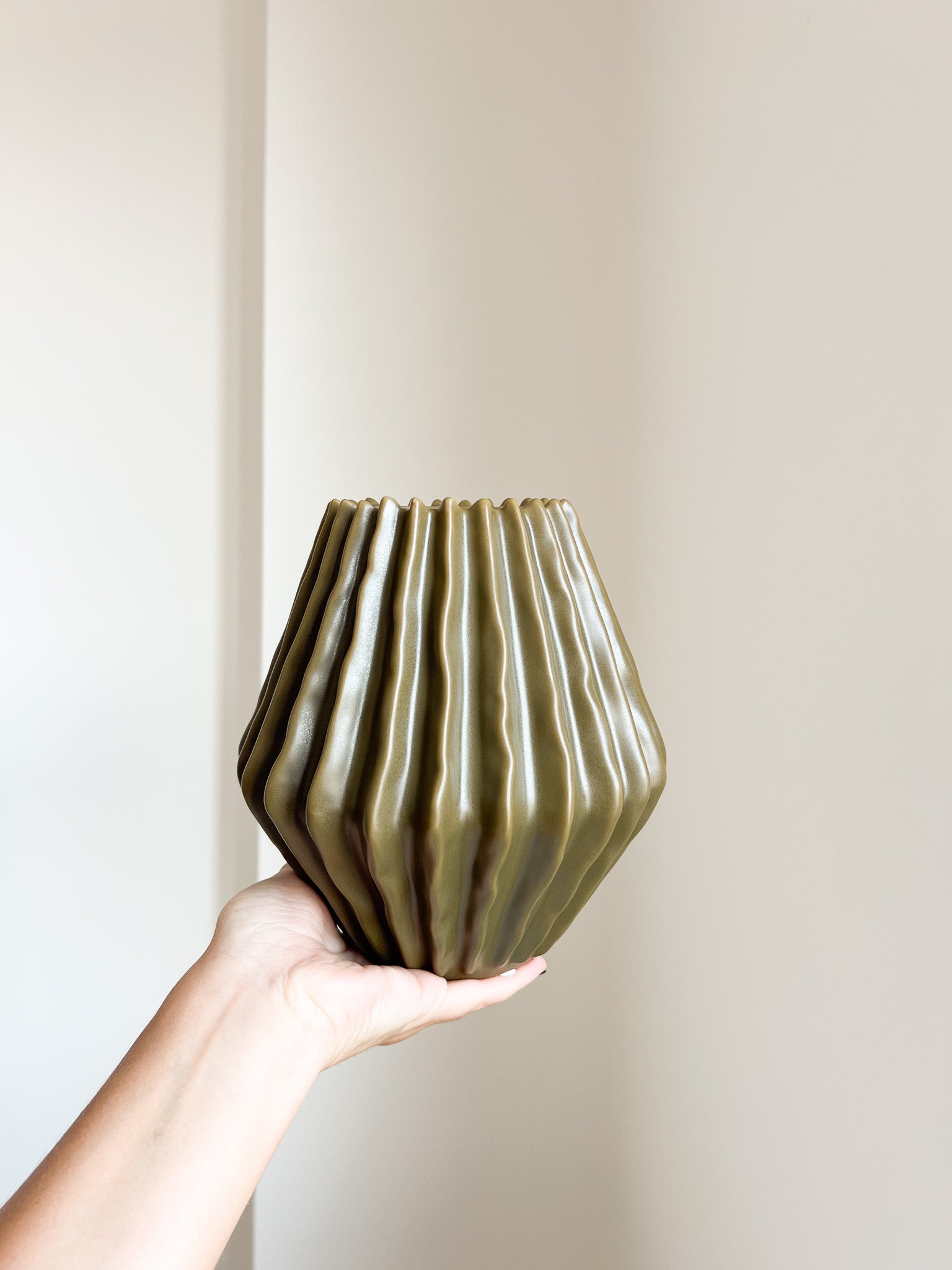 JAFAR » Vaso plissettato verde oliva