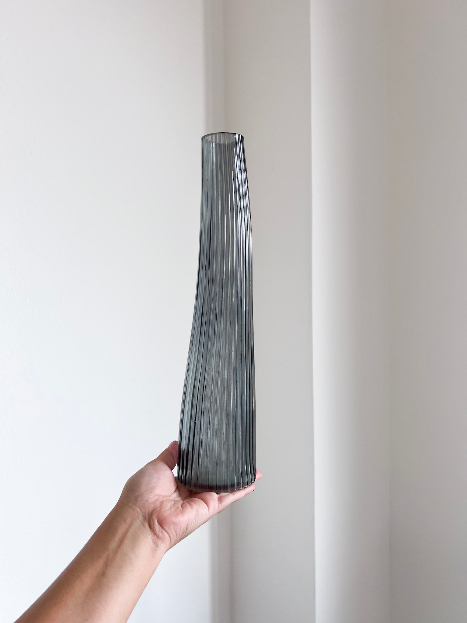 ALFEO » Vaso vetro irregolare slanciato grigio - Bloomoon