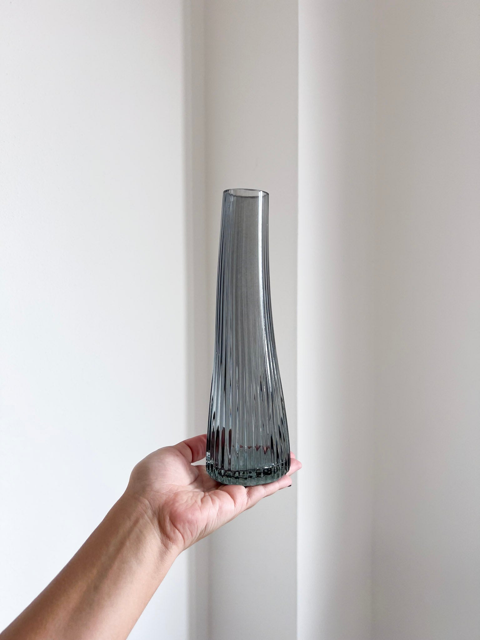 ALFEO » Vaso vetro irregolare slanciato grigio - Bloomoon