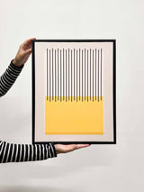 ARUNI » Stampa su tela grafica gialla con cornice 40x50cm - Bloomoon