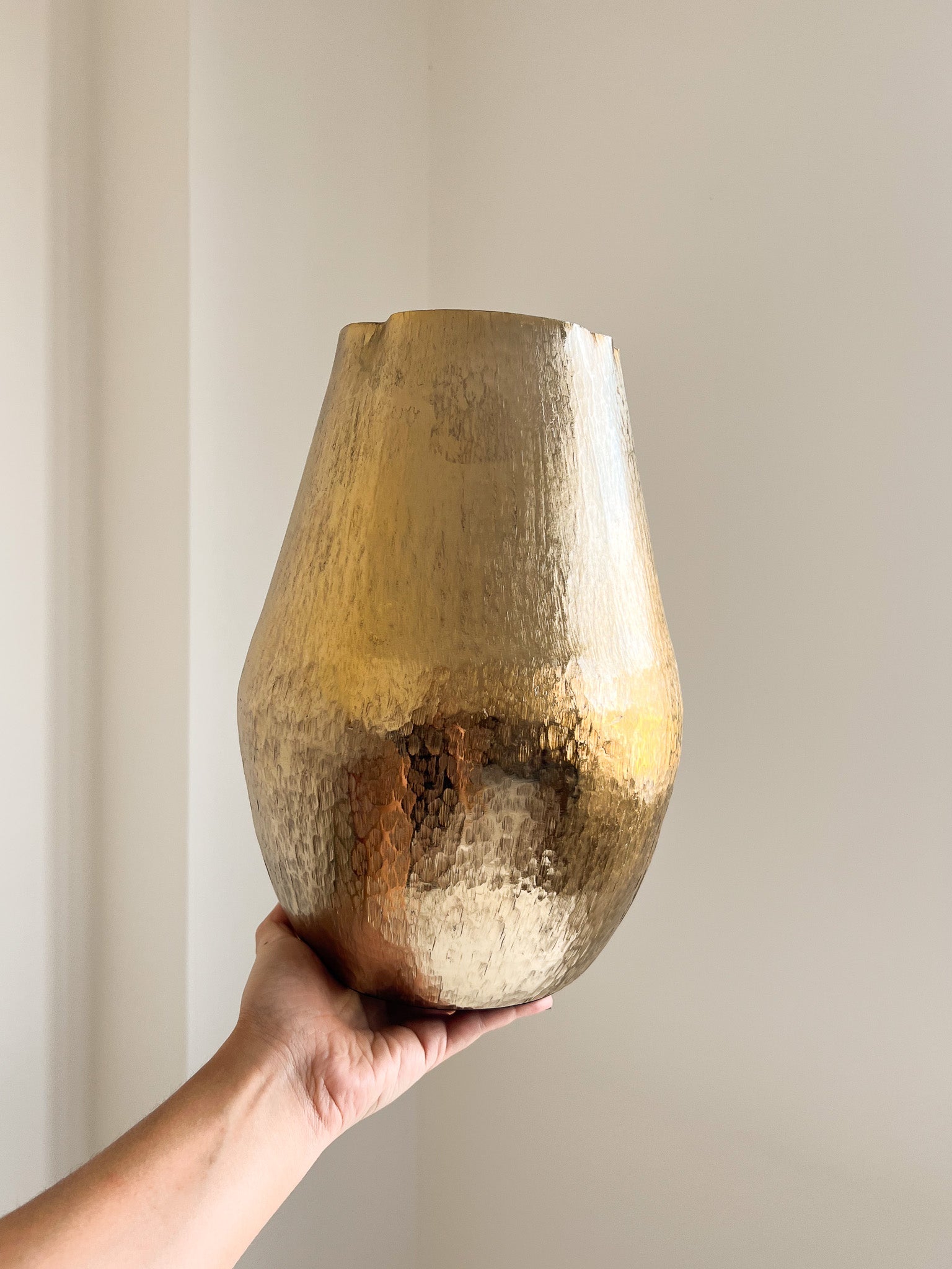 BRIGHTY » Vaso di metallo martellato oro H31cm - Bloomoon
