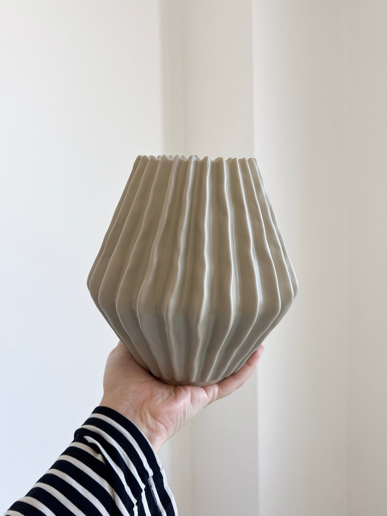 CESARINO » Vaso plissettato tortora - Bloomoon