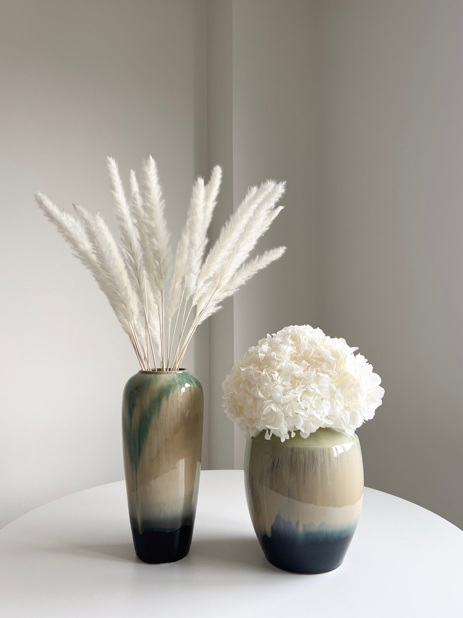 COIRA » vaso in ceramica smaltata con base beige - Bloomoon