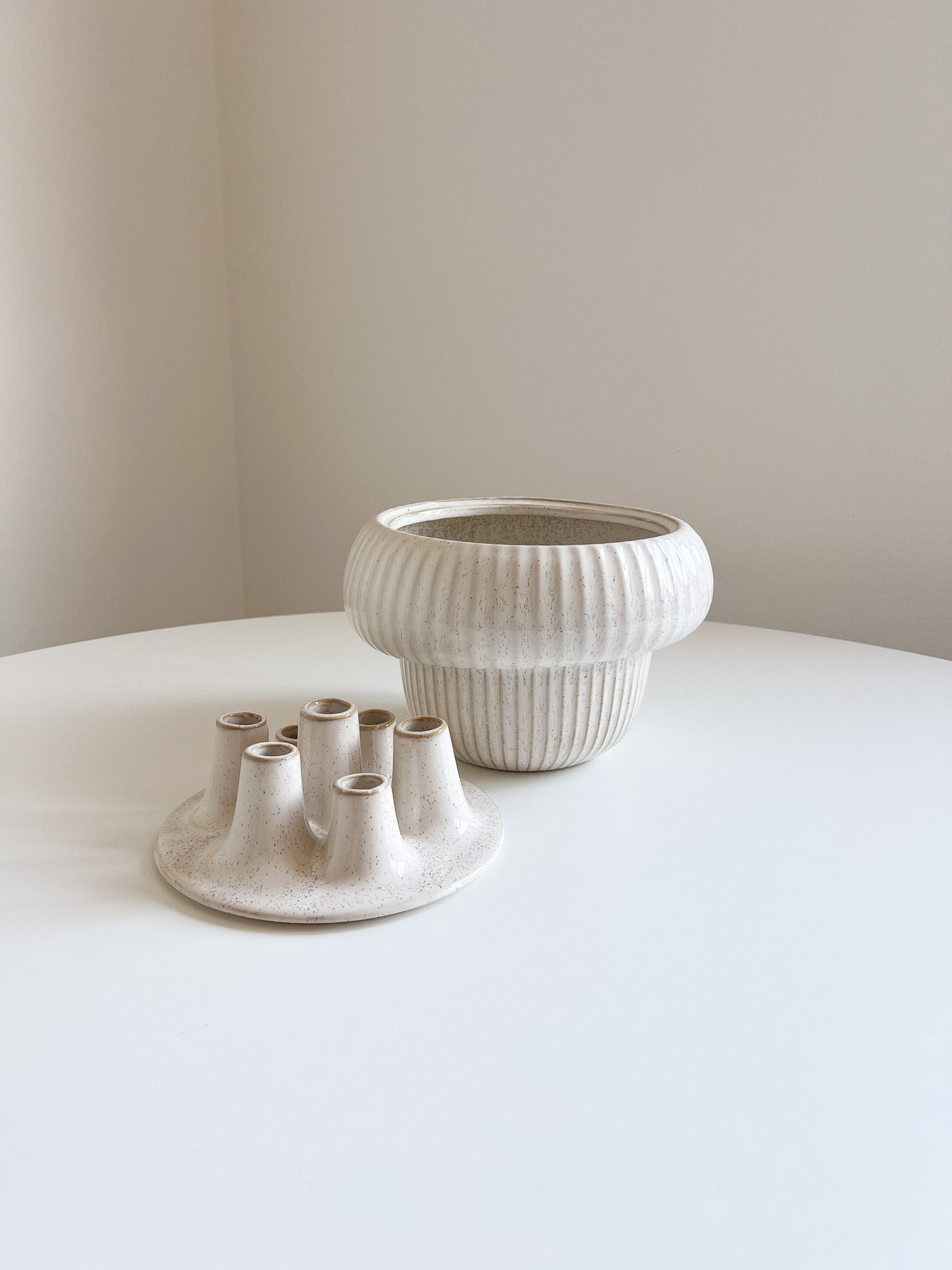 LOLYSSIA » Vaso tulipier moderno di ceramica bianco H20,5 cm - Bloomoon