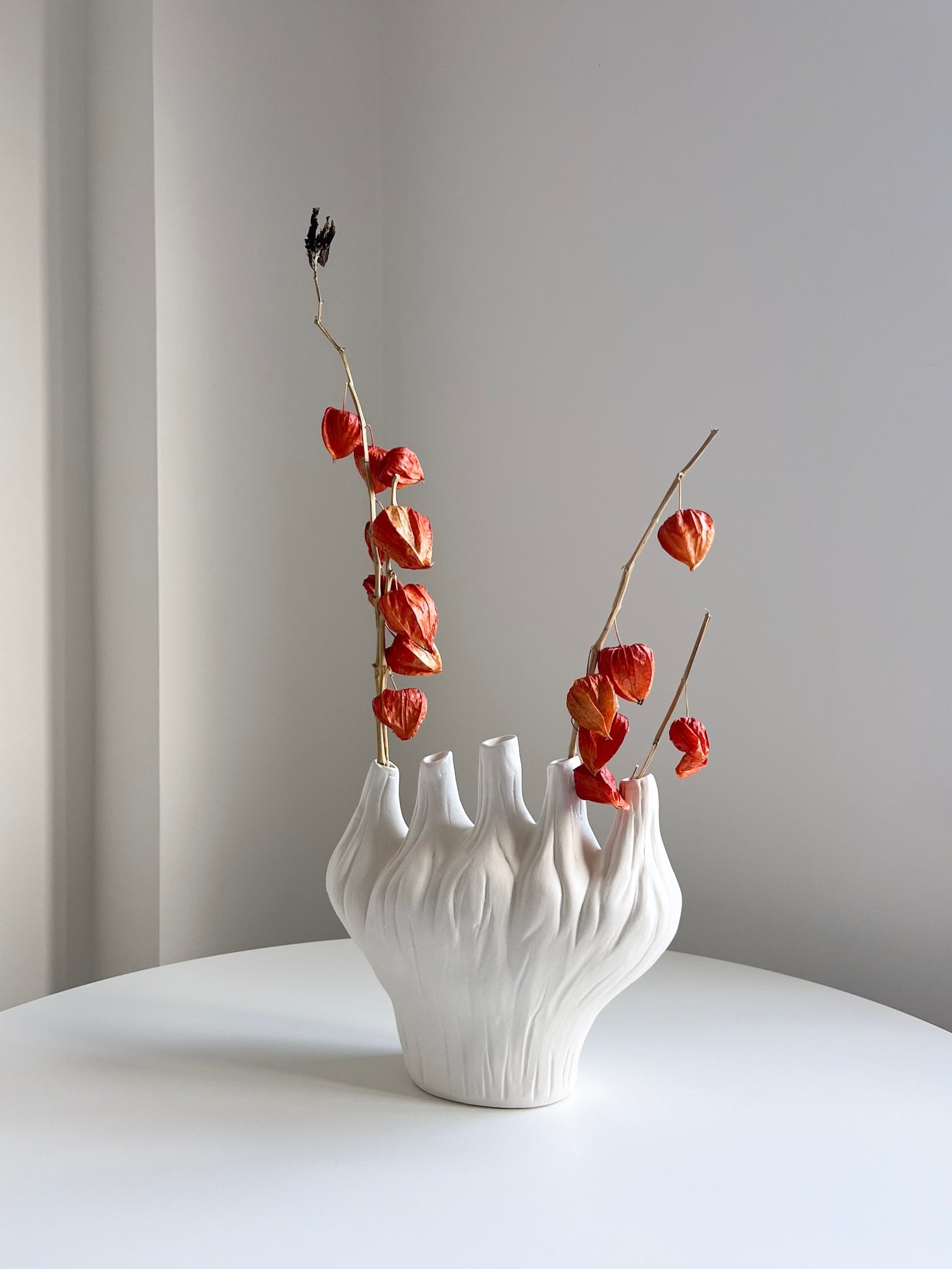MAECIA » Vaso decorativo bianco dal design organico H30cm - Bloomoon